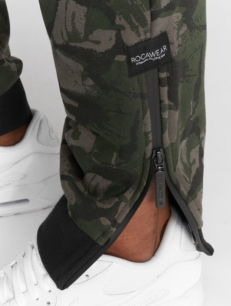 Rocawear / Sweat Pant Camou Fleece in camouflage